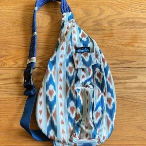 Kavu Aztec print rope sling bag in blue, white, and rust. NWOT.